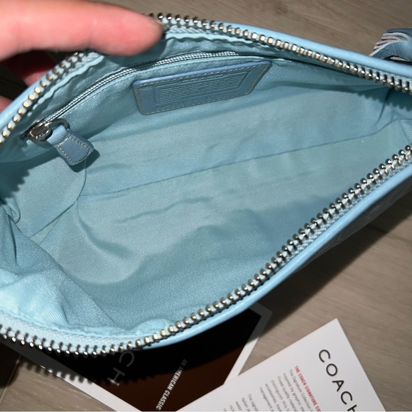 NEW WITH TAG Vintage Coach Hamptons Signature East West Demi Baguette Style 6371 - Picture 9 of 10